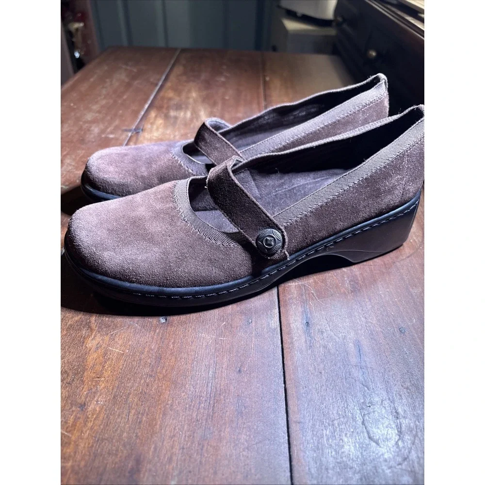 Clark's Suede Mary Jane Silver Buckle‎ Shoes Sz 9 Slip On.